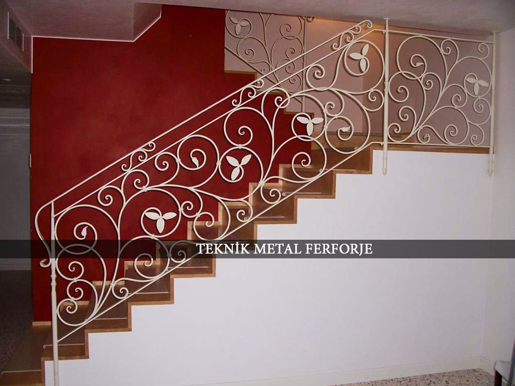 Yaprak Desenli Dolu Demir Merdiven Korkuluğu